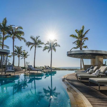 The Langham, Gold Coast And Jewel Residences Екстер'єр фото The pool at the W Hotel
