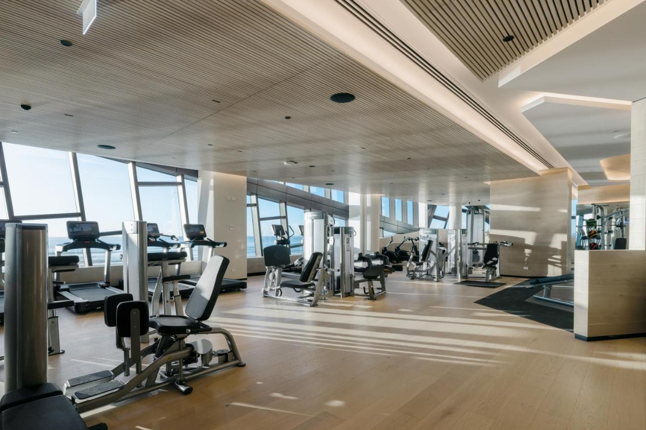 The Langham, Gold Coast And Jewel Residences Екстер'єр фото The gym at the 100 East 53rd Street building