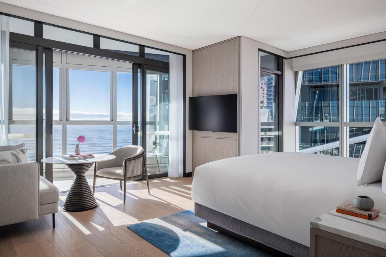 The Langham, Gold Coast And Jewel Residences Екстер'єр фото A guest room at the West Hollywood Edition