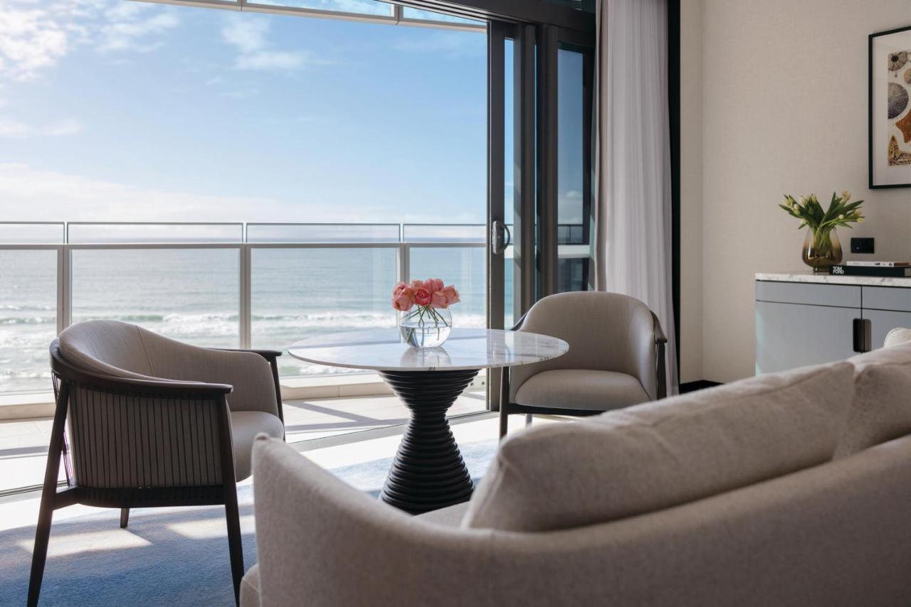 The Langham, Gold Coast And Jewel Residences Екстер'єр фото A suite at The Westin