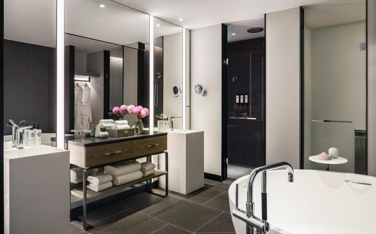 The Langham, Gold Coast And Jewel Residences Екстер'єр фото Bathroom