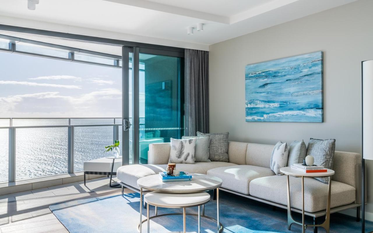 The Langham, Gold Coast And Jewel Residences Екстер'єр фото A living room at The Ivy at Riverfront