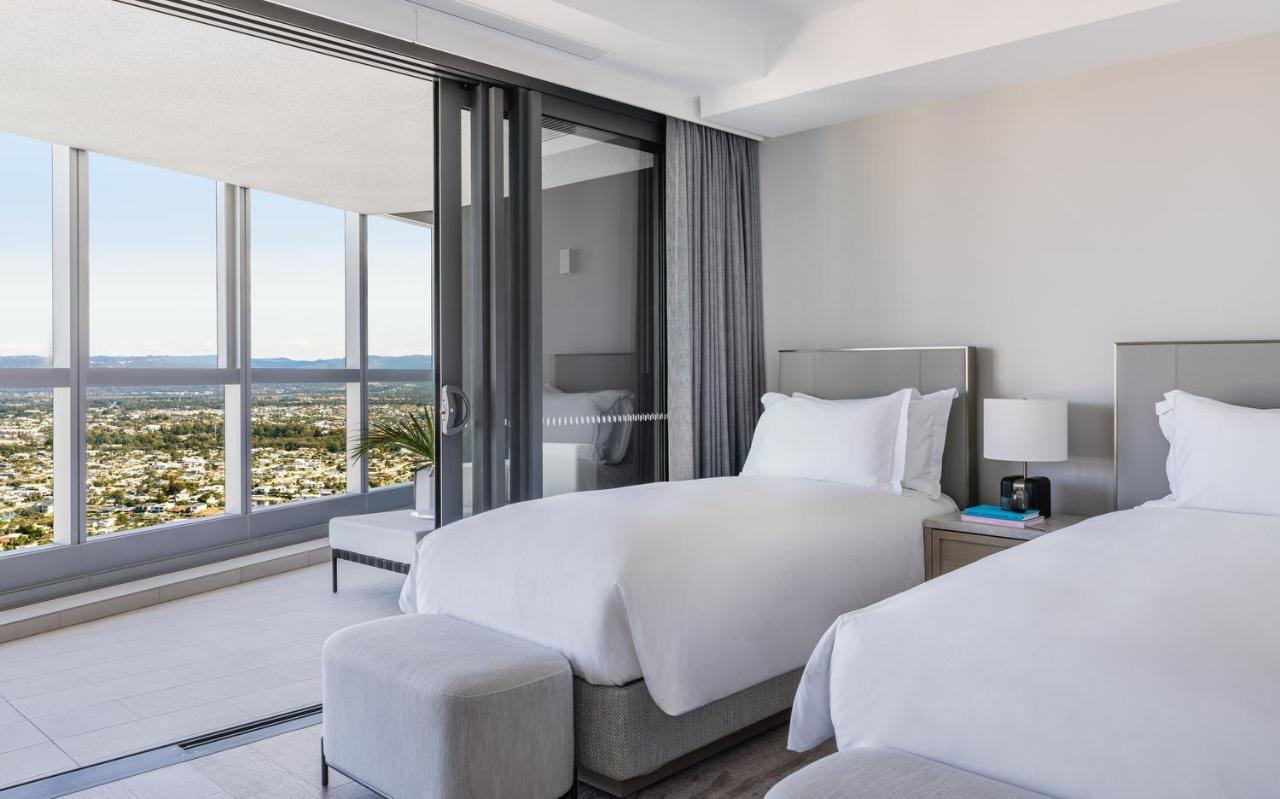 The Langham, Gold Coast And Jewel Residences Екстер'єр фото A guest room at the West Hollywood hotel