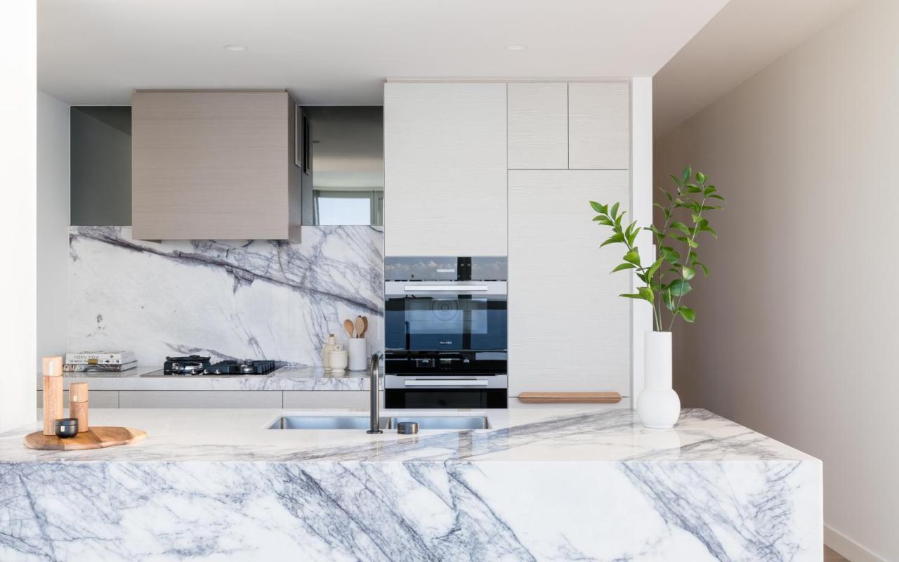 The Langham, Gold Coast And Jewel Residences Екстер'єр фото A modern kitchen