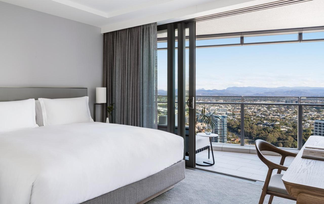The Langham, Gold Coast And Jewel Residences Екстер'єр фото A bedroom at the West Hollywood hotel