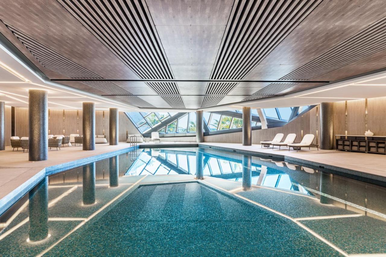 The Langham, Gold Coast And Jewel Residences Екстер'єр фото The pool at the 25th floor