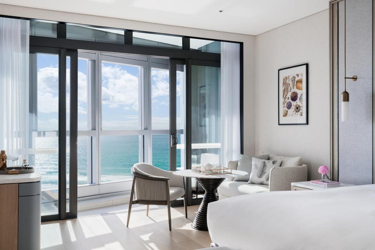 The Langham, Gold Coast And Jewel Residences Екстер'єр фото A suite at the Ritz-Carlton, South Beach